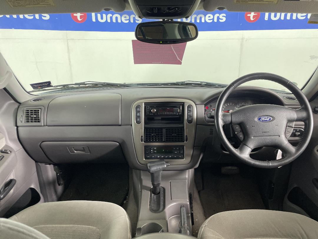 Photo '15' of Ford Explorer XLT Photo '15' of Ford Explorer XLT