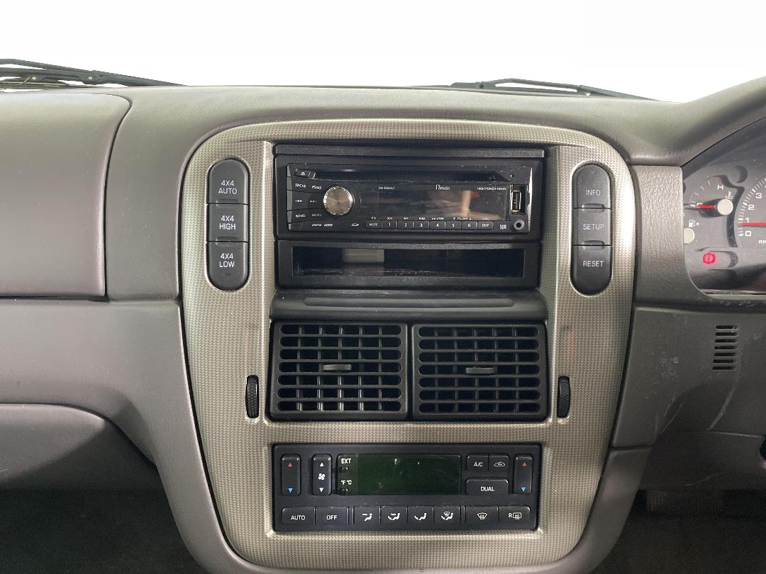 Photo '16' of Ford Explorer XLT Photo '16' of Ford Explorer XLT