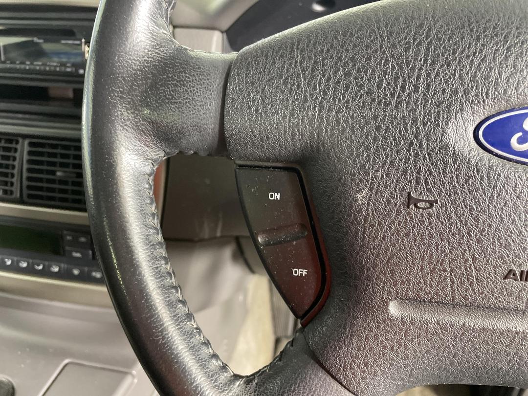 Photo '25' of Ford Explorer XLT Photo '25' of Ford Explorer XLT