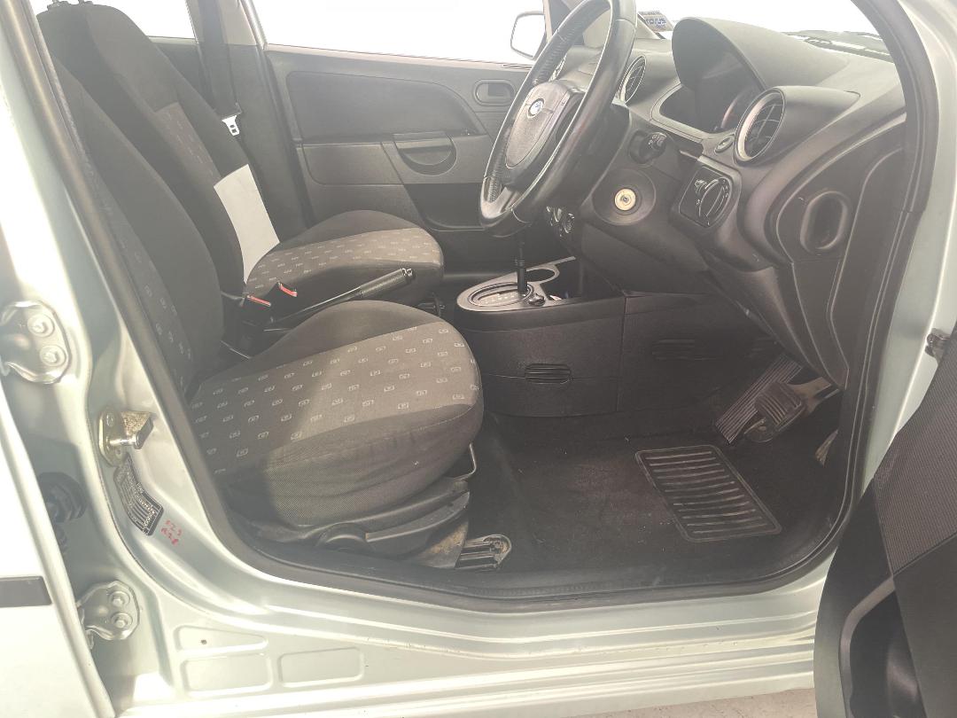 Photo '16' of Ford Fiesta Photo '16' of Ford Fiesta