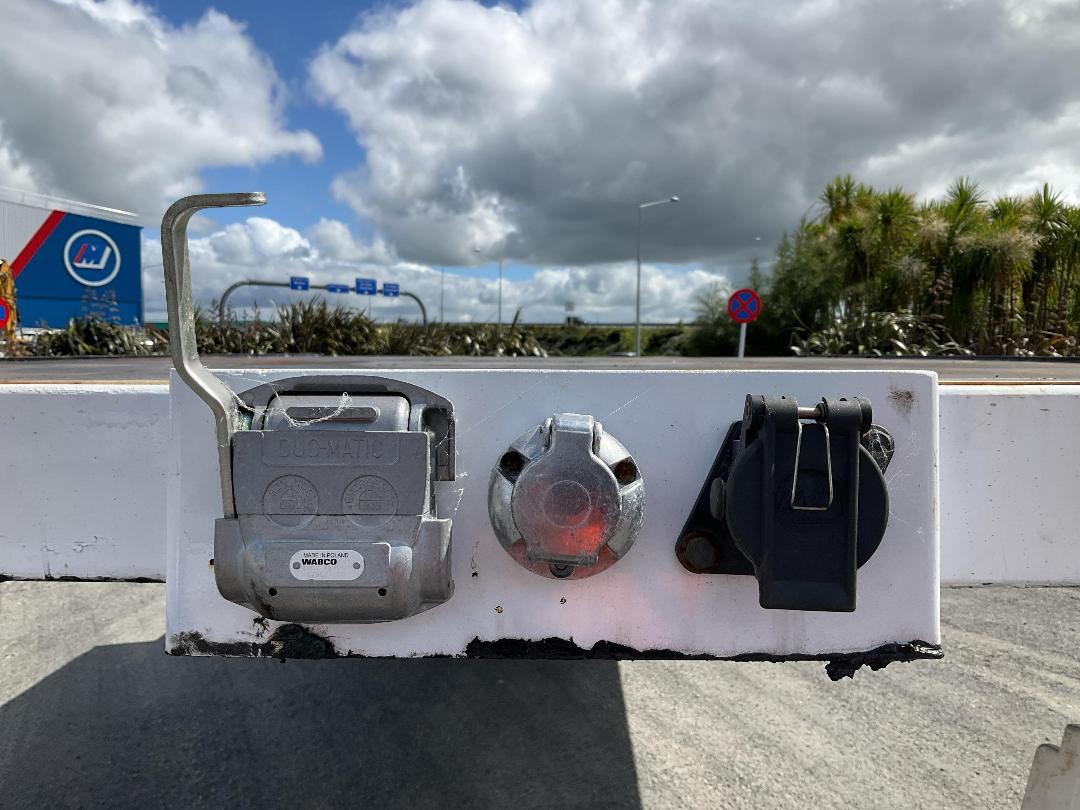 Photo '11' of Fruehauf FA3B-7.3 Flat Deck B-Train