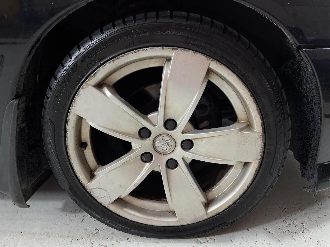 Photo '9' of Holden Commodore Photo '9' of Holden Commodore