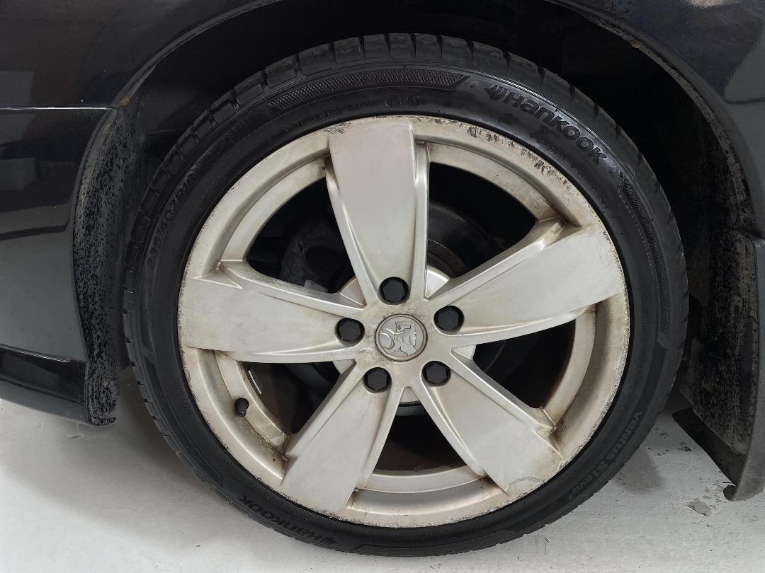 Photo '10' of Holden Commodore Photo '10' of Holden Commodore