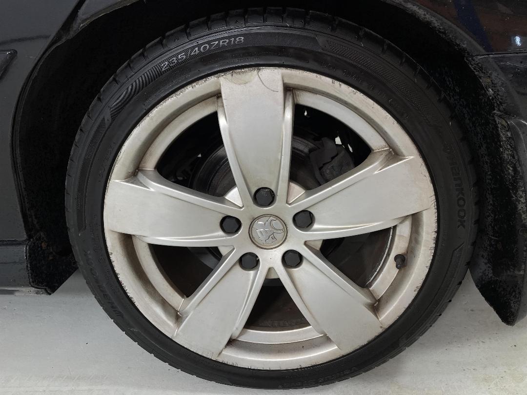 Photo '11' of Holden Commodore Photo '11' of Holden Commodore