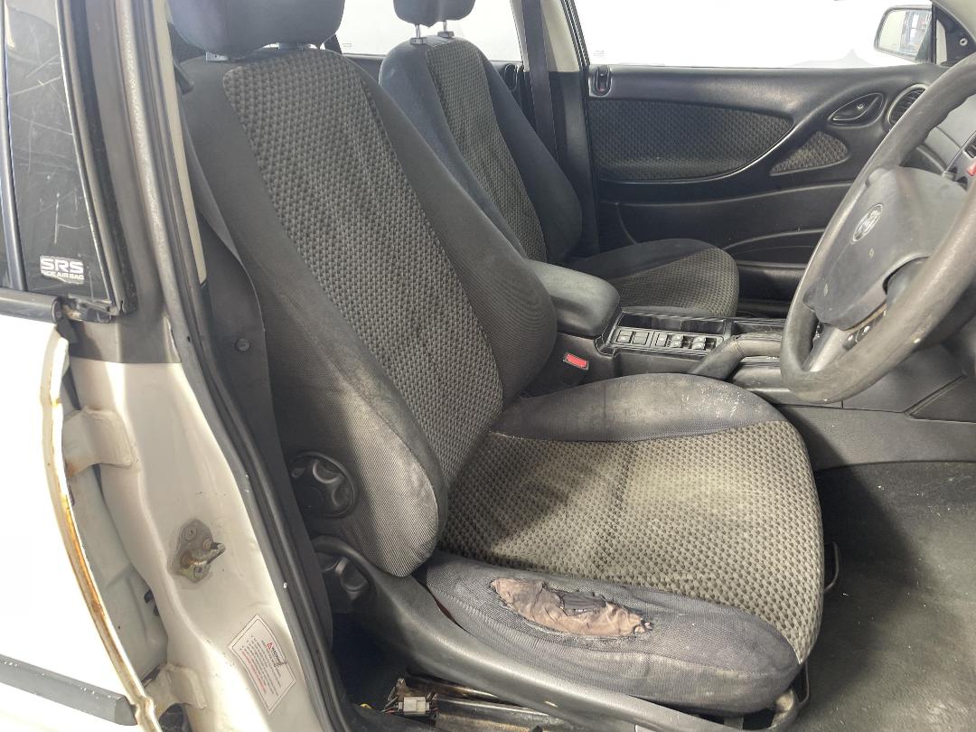 Photo '13' of Holden Commodore Executive V6