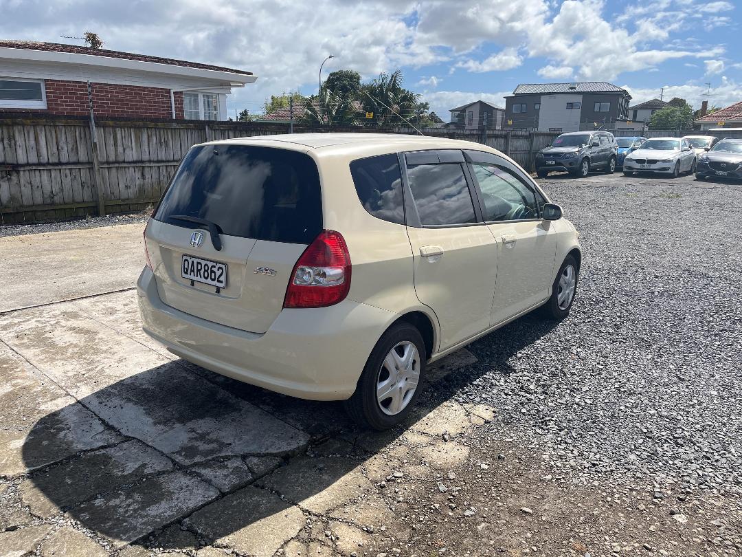 Photo '5' of Honda FIT Photo '5' of Honda FIT