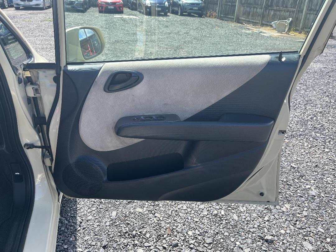 Photo '9' of Honda FIT Photo '9' of Honda FIT