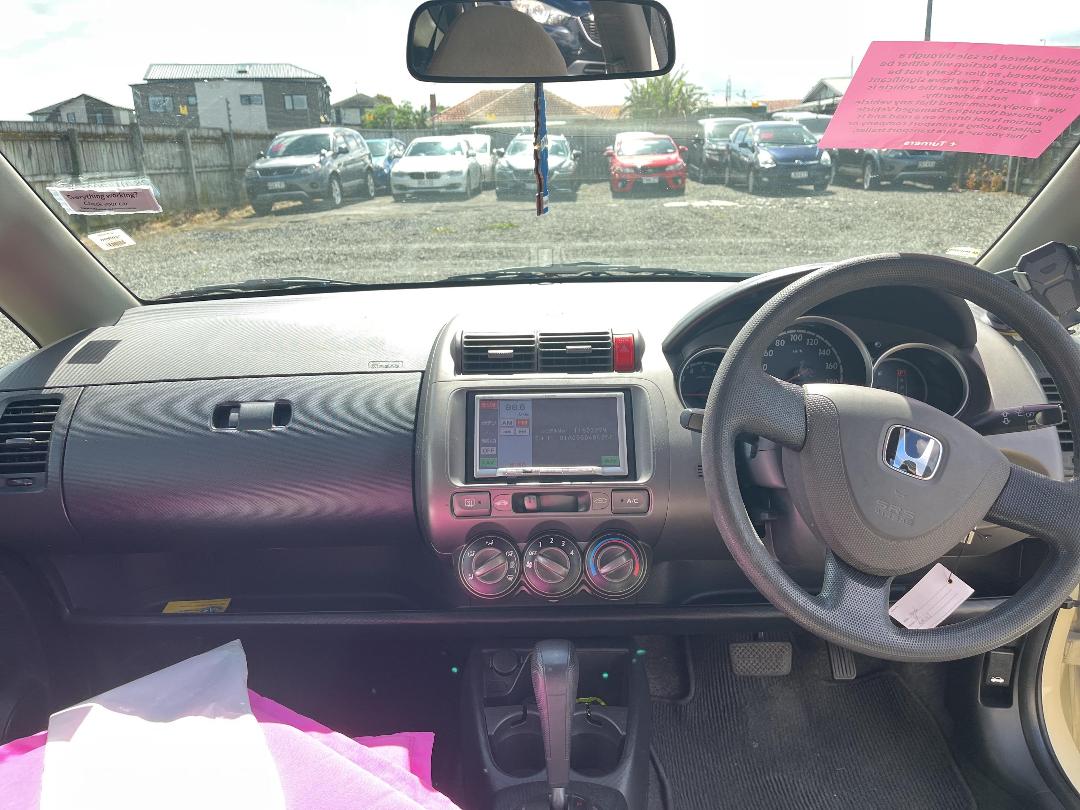 Photo '15' of Honda FIT Photo '15' of Honda FIT