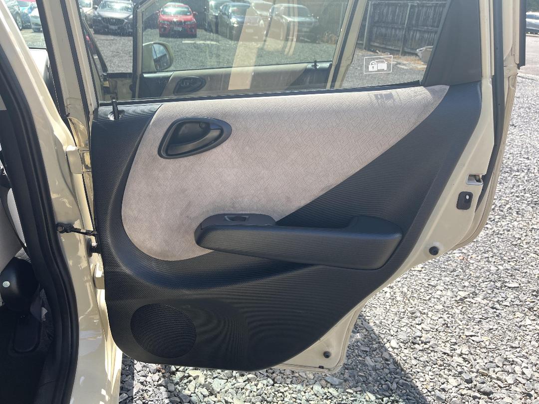 Photo '13' of Honda FIT Photo '13' of Honda FIT