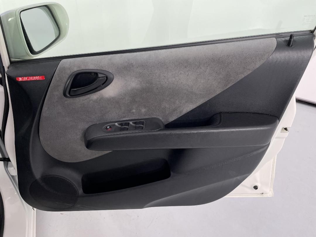 Photo '13' of Honda FIT Photo '13' of Honda FIT