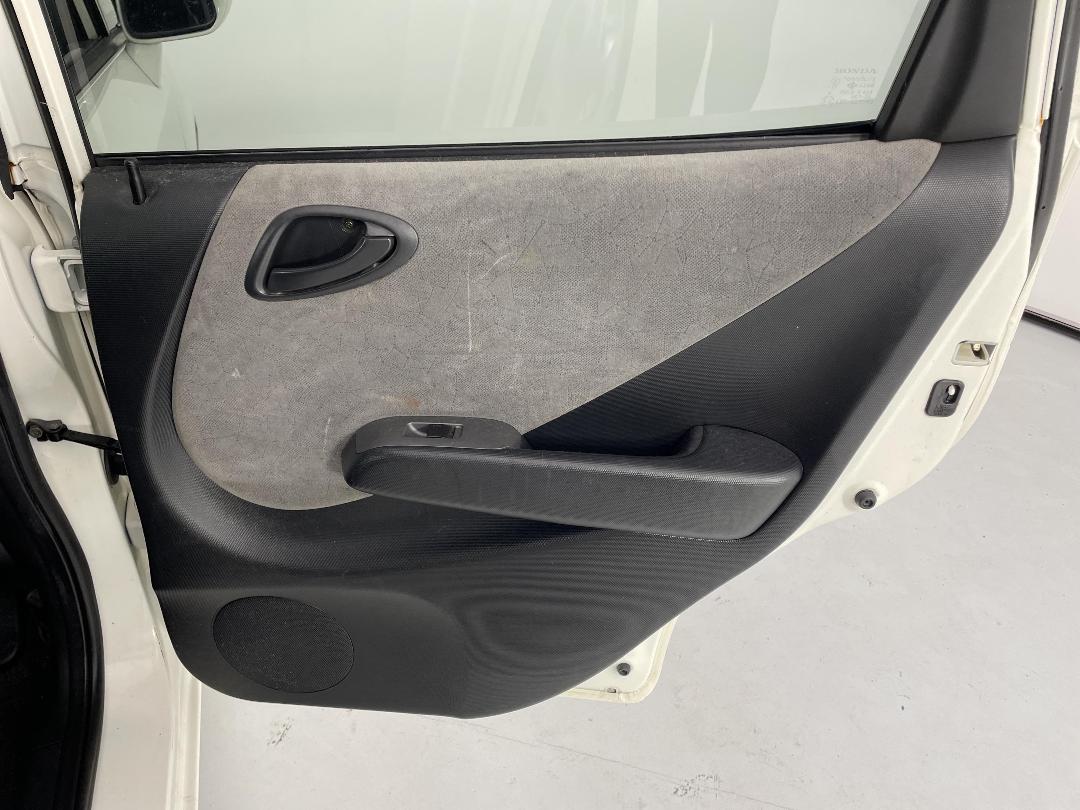 Photo '17' of Honda FIT Photo '17' of Honda FIT