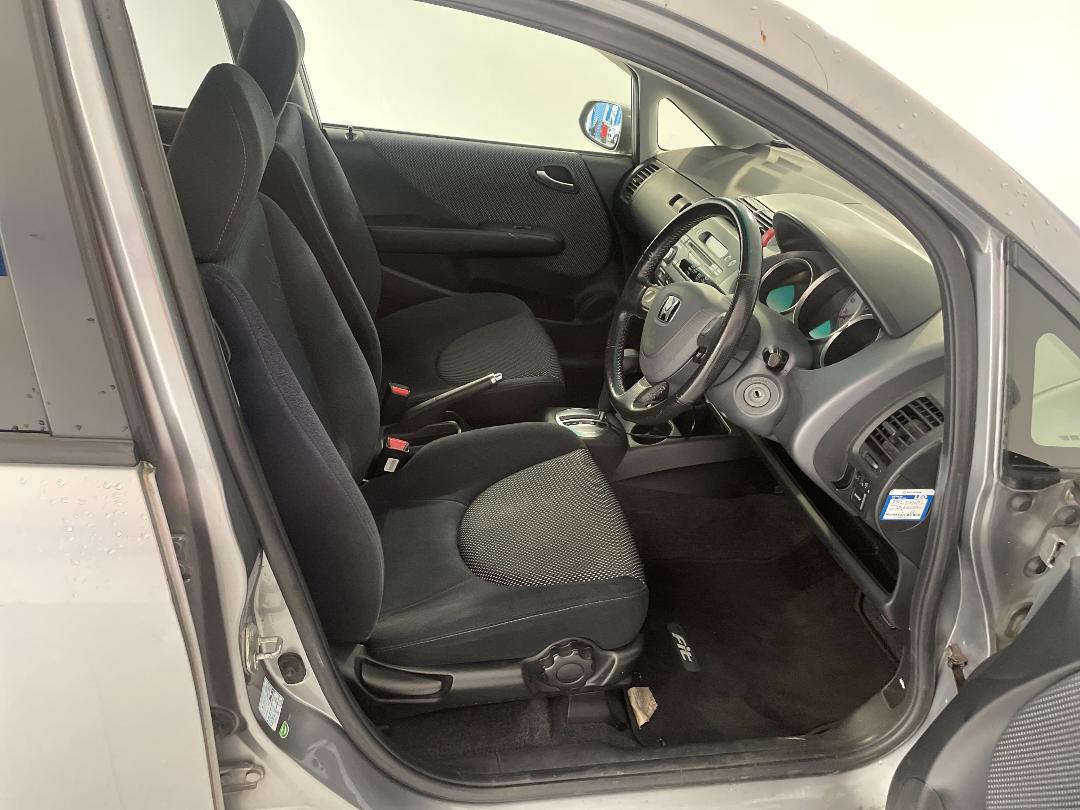 Photo '16' of Honda FIT Photo '16' of Honda FIT