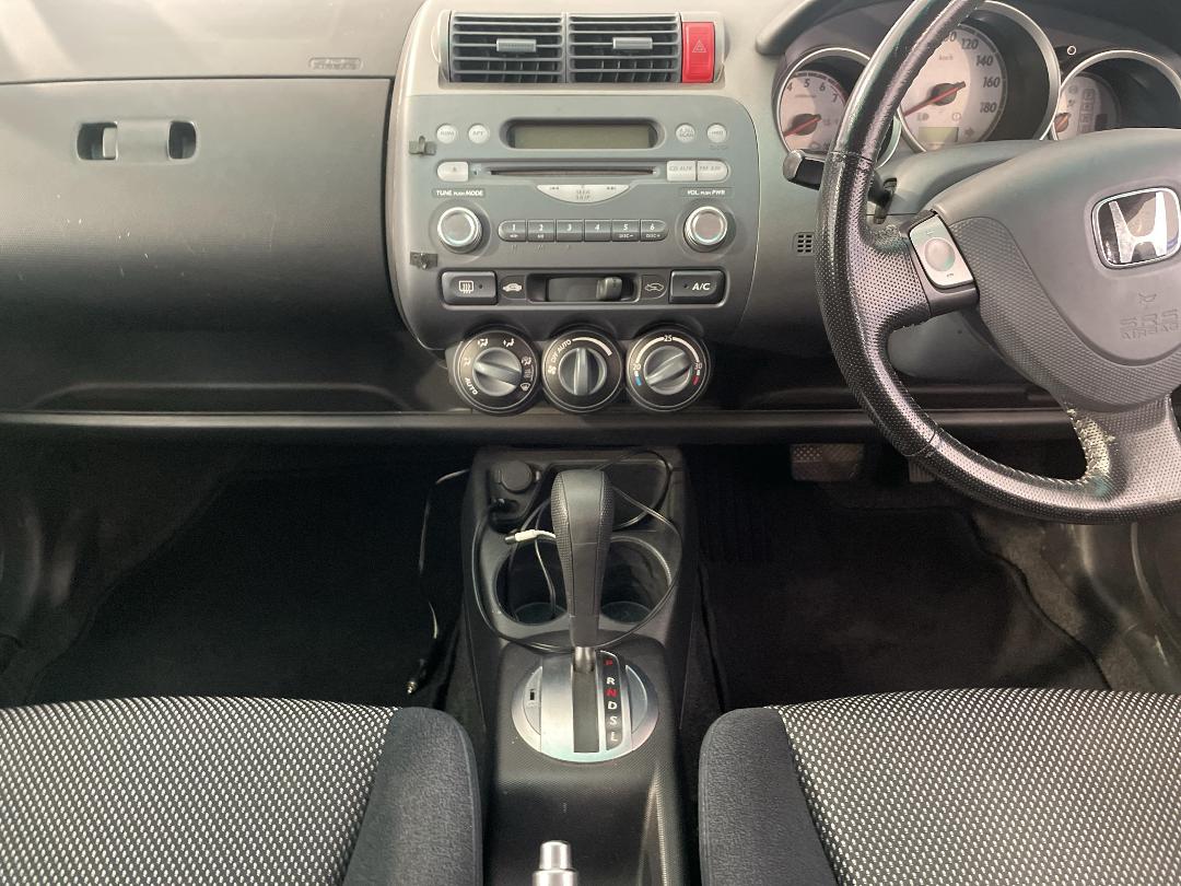 Photo '18' of Honda FIT Photo '18' of Honda FIT