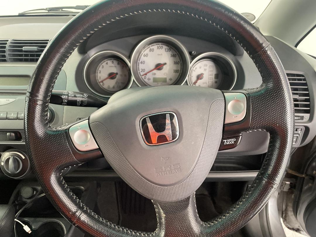 Photo '25' of Honda FIT Photo '25' of Honda FIT