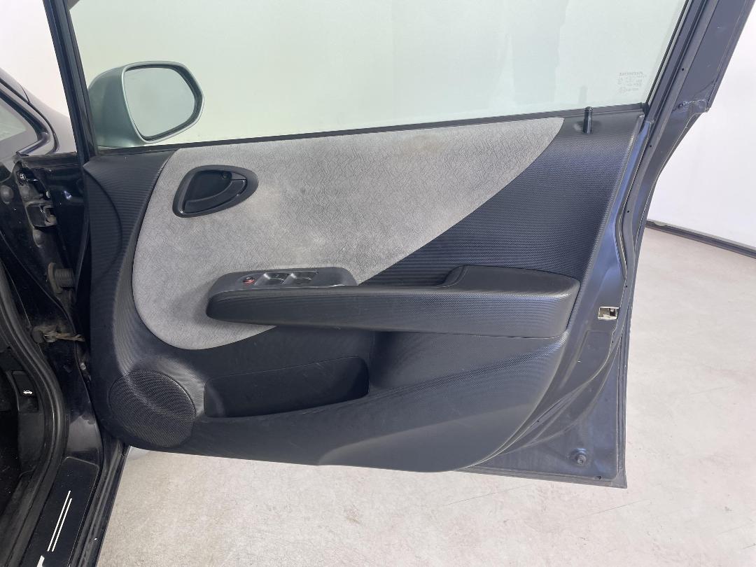 Photo '13' of Honda FIT