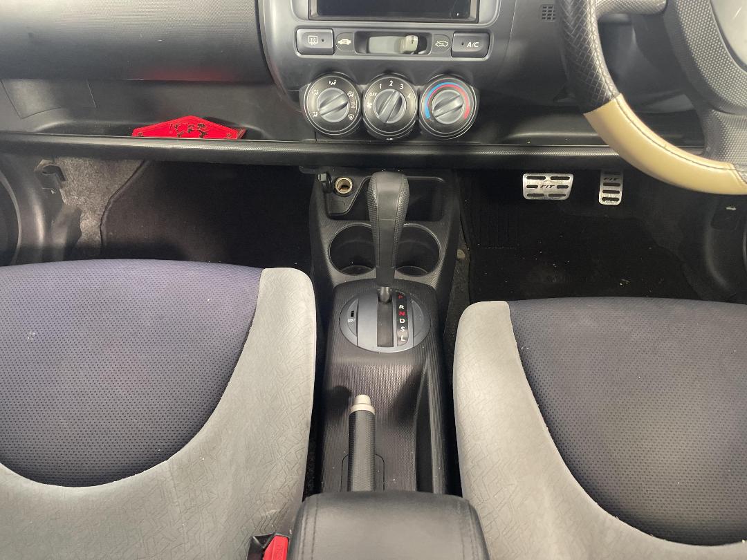 Photo '16' of Honda FIT