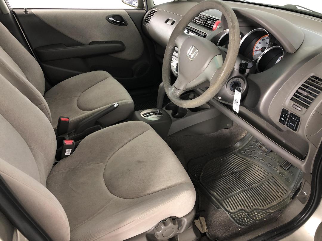 Photo '16' of Honda FIT Photo '16' of Honda FIT