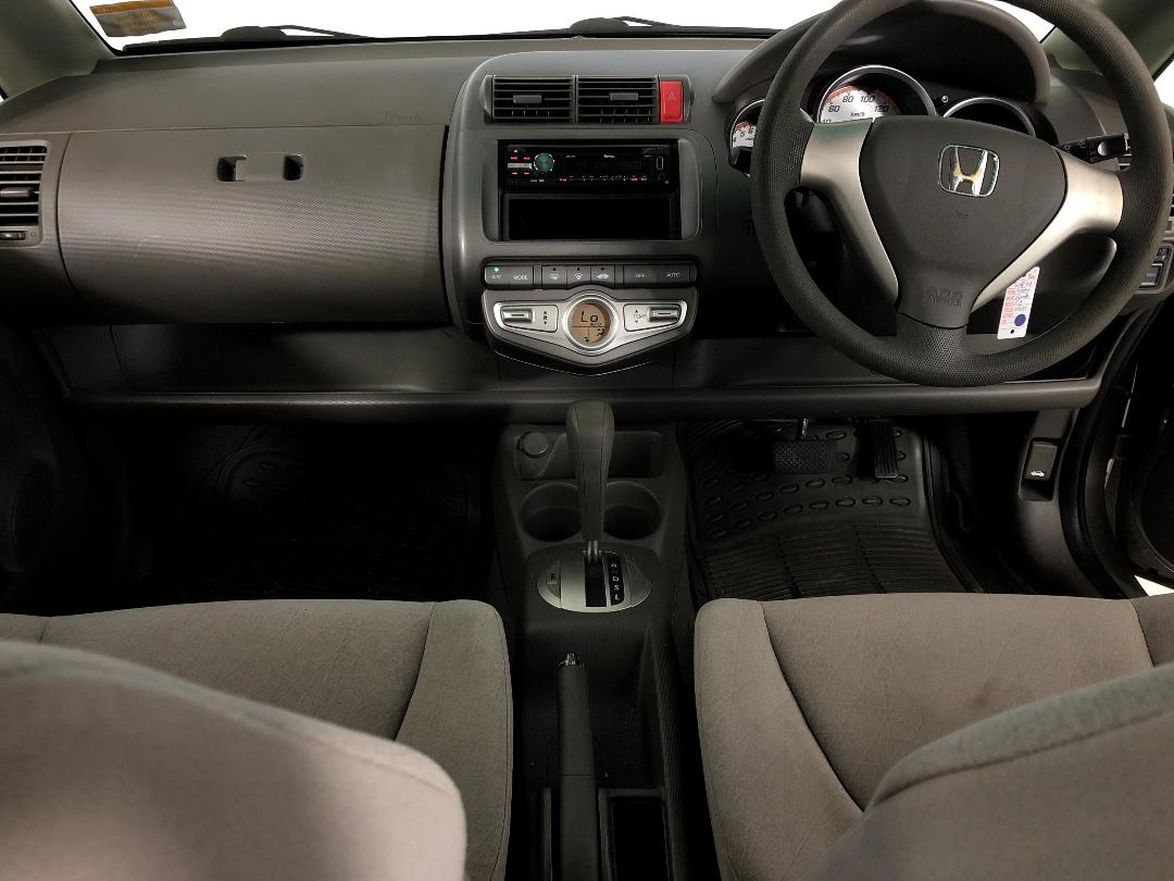 Photo '17' of Honda FIT Photo '17' of Honda FIT