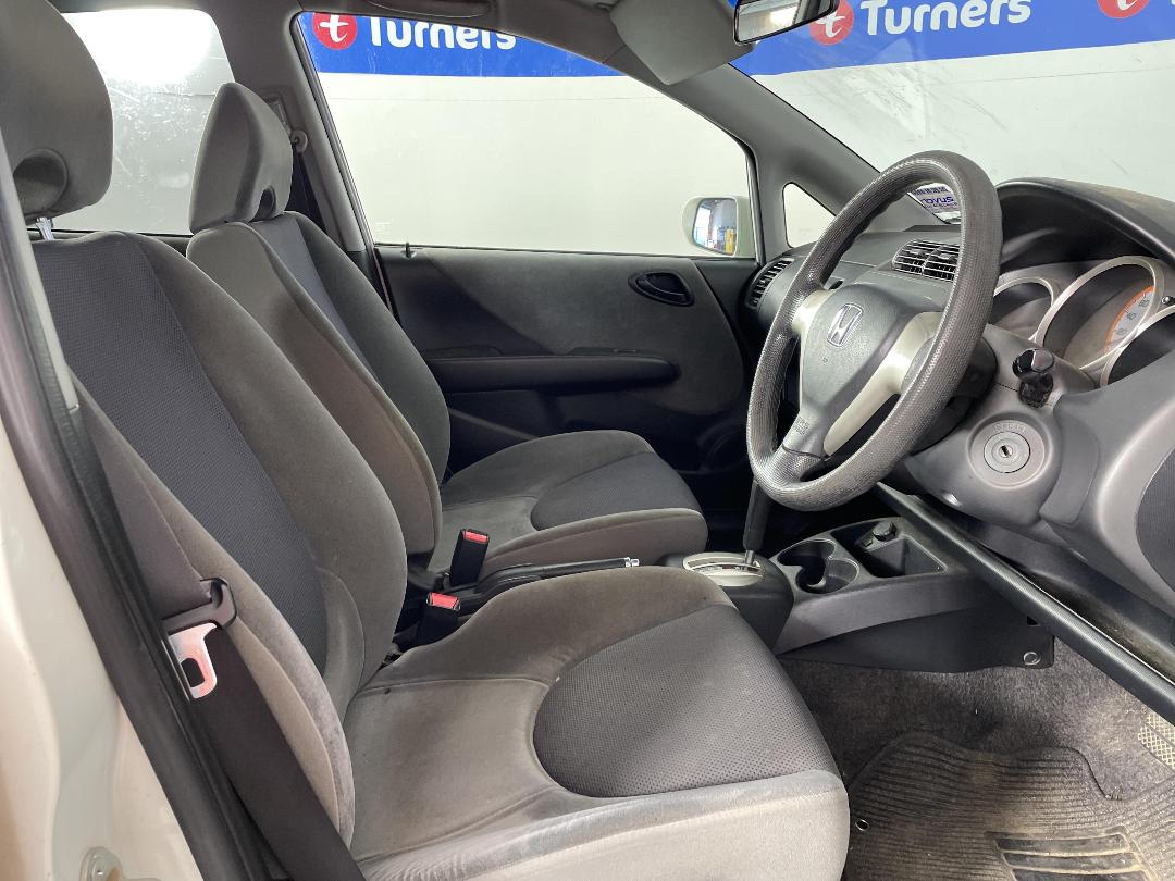 Photo '16' of Honda FIT