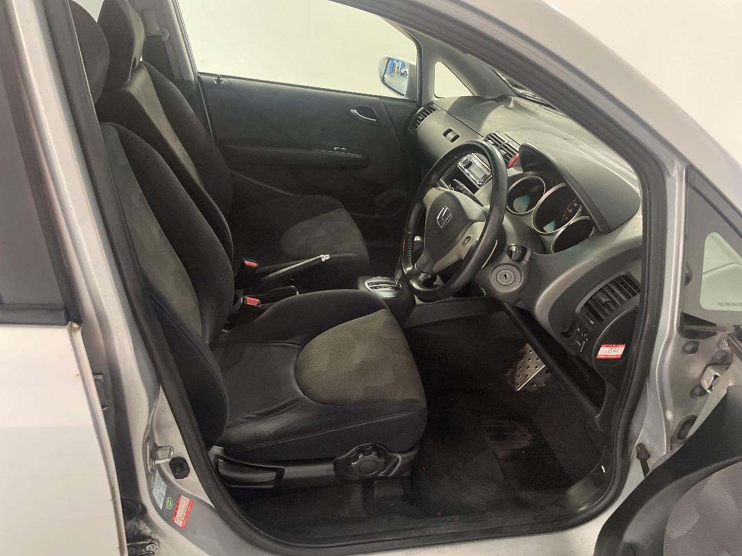 Photo '16' of Honda FIT