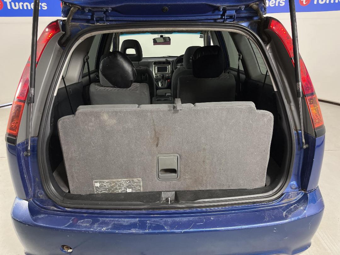 Photo '12' of Honda Stream Photo '12' of Honda Stream