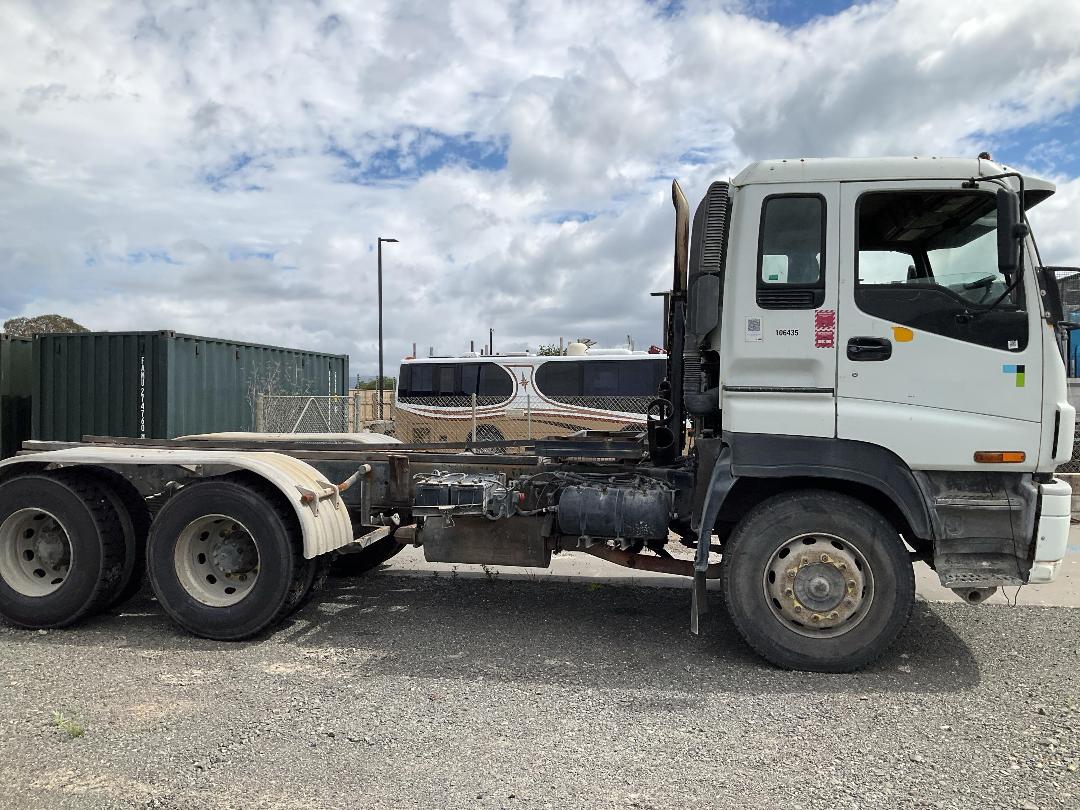 Photo '3' of Isuzu CXZ 400 GIGAMAX Cab Chassis