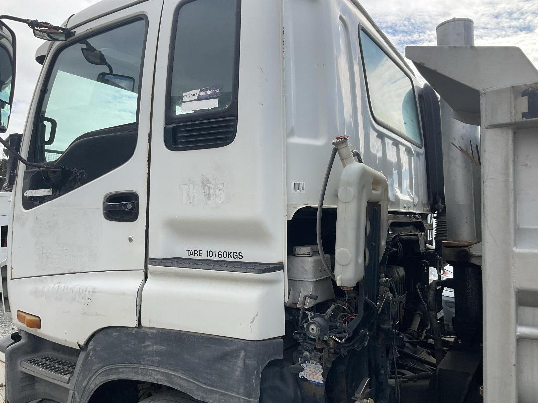 Photo '30' of Isuzu CXZ 400 GIGAMAX Tipper Photo '30' of Isuzu CXZ 400 GIGAMAX Tipper