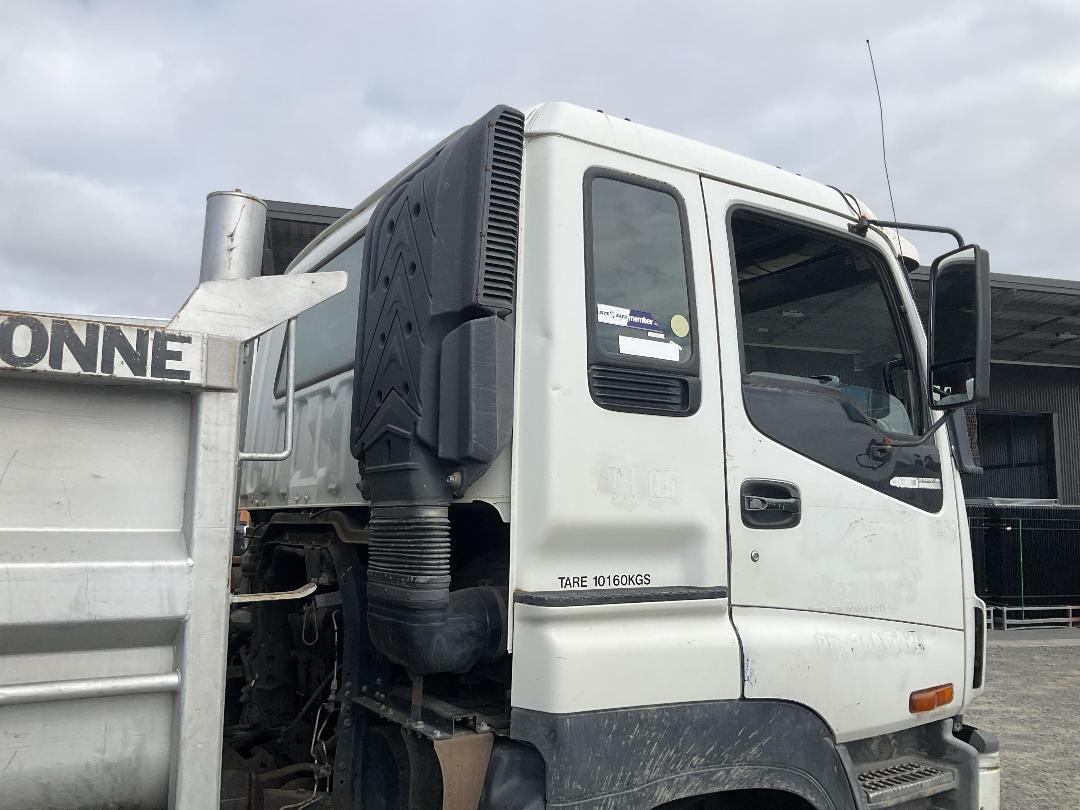 Photo '31' of Isuzu CXZ 400 GIGAMAX Tipper Photo '31' of Isuzu CXZ 400 GIGAMAX Tipper