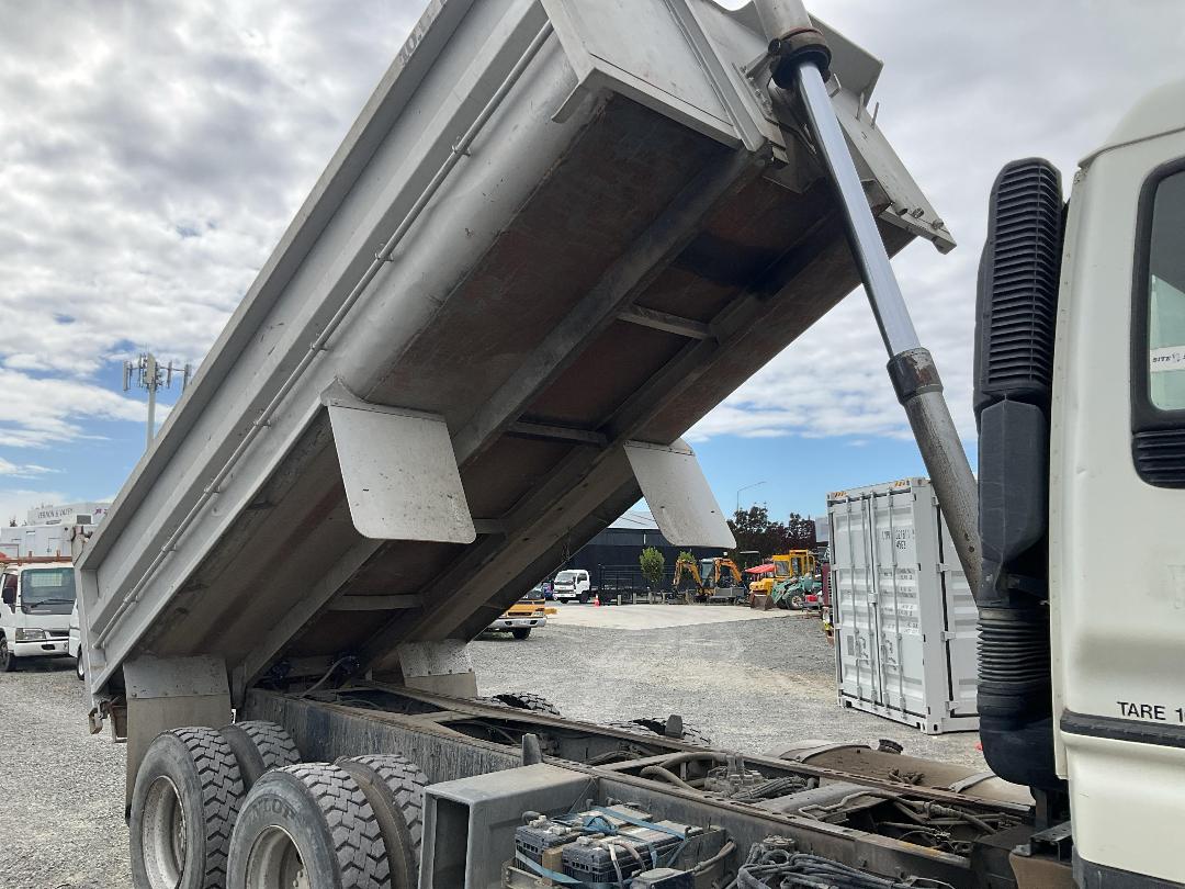 Photo '7' of Isuzu CXZ 400 GIGAMAX Tipper Photo '7' of Isuzu CXZ 400 GIGAMAX Tipper