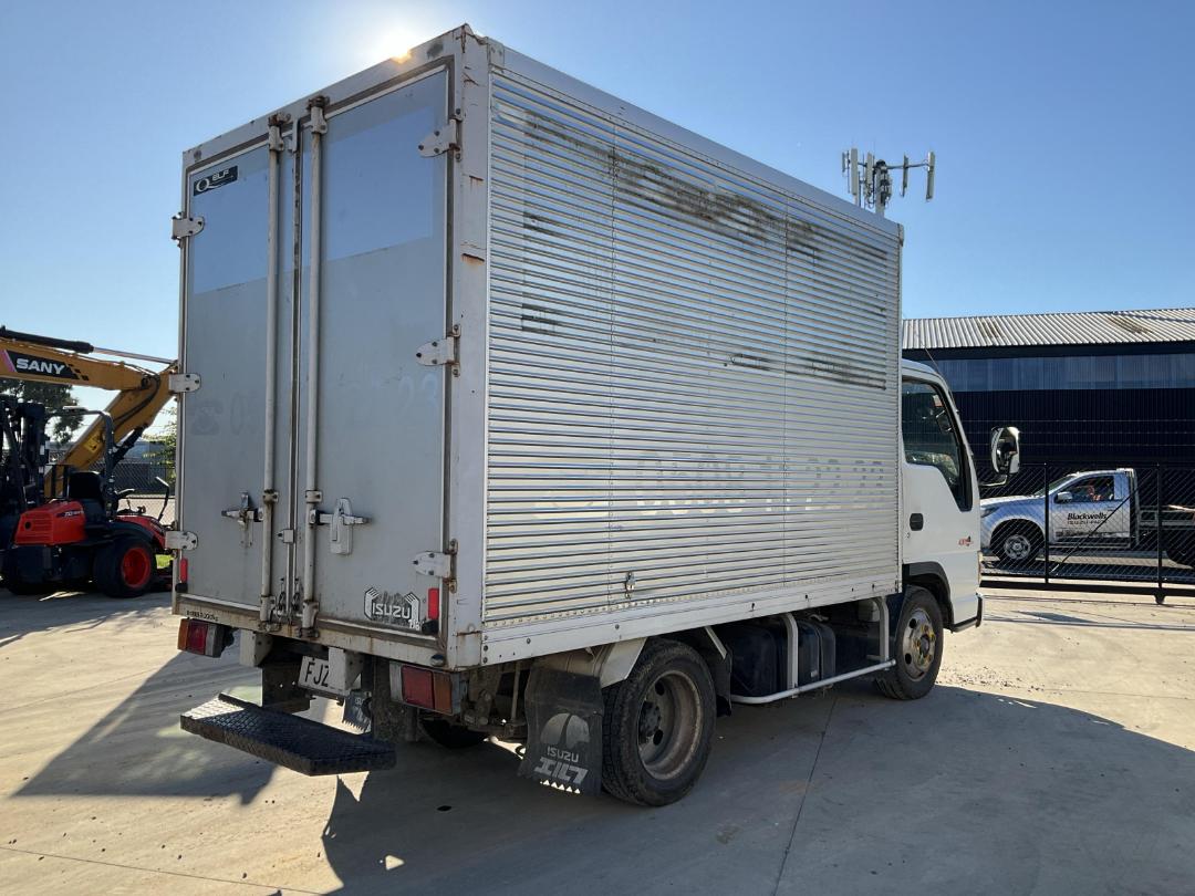 Photo '4' of Isuzu ELF Box Body