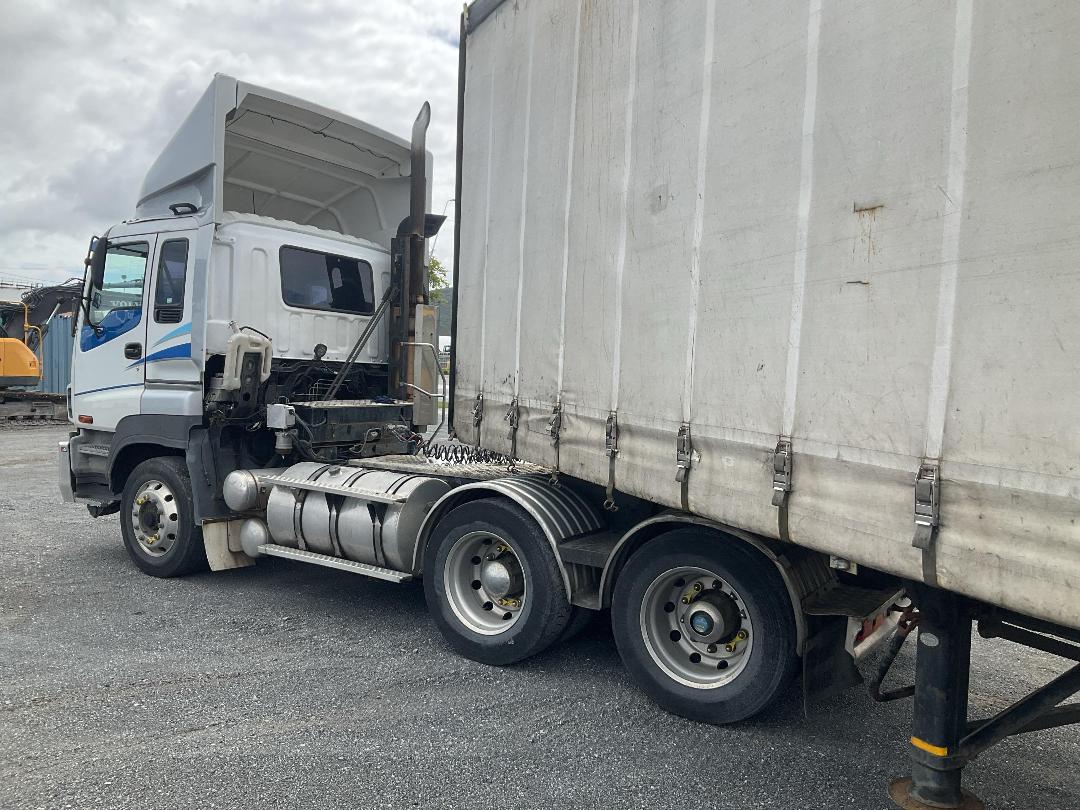 Photo '7' of Isuzu EXY Tractor Unit