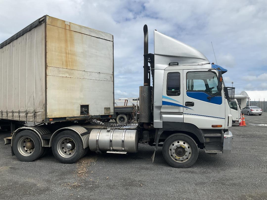 Photo '3' of Isuzu EXY Tractor Unit