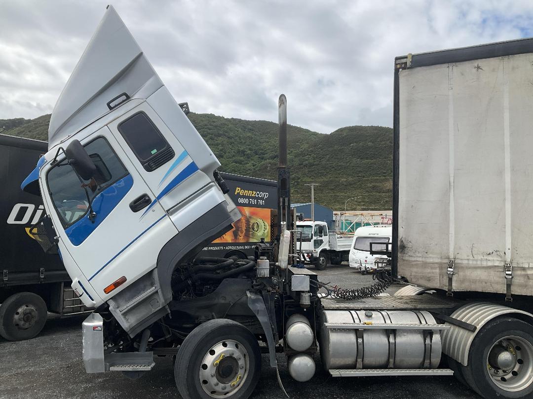 Photo '10' of Isuzu EXY Tractor Unit
