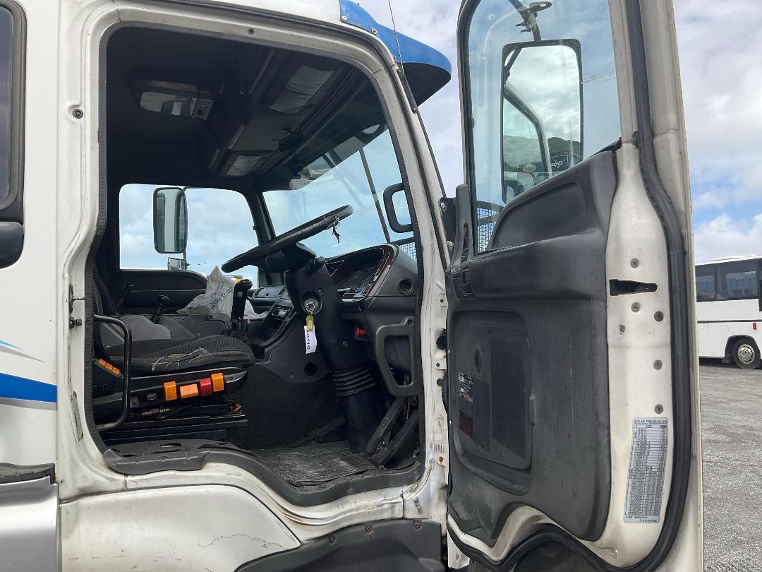 Photo '15' of Isuzu EXY Tractor Unit