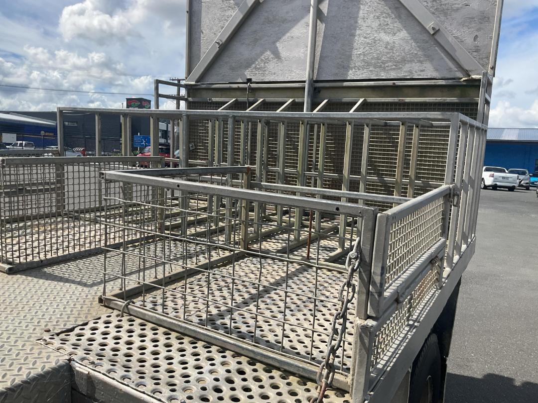 Photo '21' of Isuzu F SERIES FRR500F 4X2 TRUCK Traffic Management Photo '21' of Isuzu F SERIES FRR500F 4X2 TRUCK Traffic Management