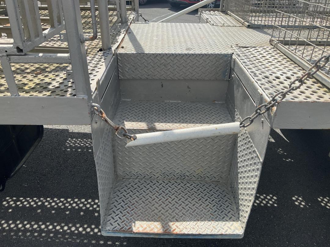 Photo '23' of Isuzu F SERIES FRR500F 4X2 TRUCK Traffic Management Photo '23' of Isuzu F SERIES FRR500F 4X2 TRUCK Traffic Management