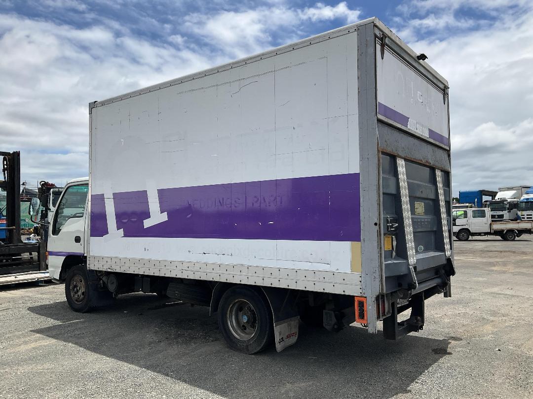 Photo '6' of Isuzu NPR 350 Box Body