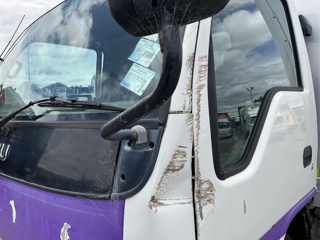 Photo '17' of Isuzu NPR 350 Box Body