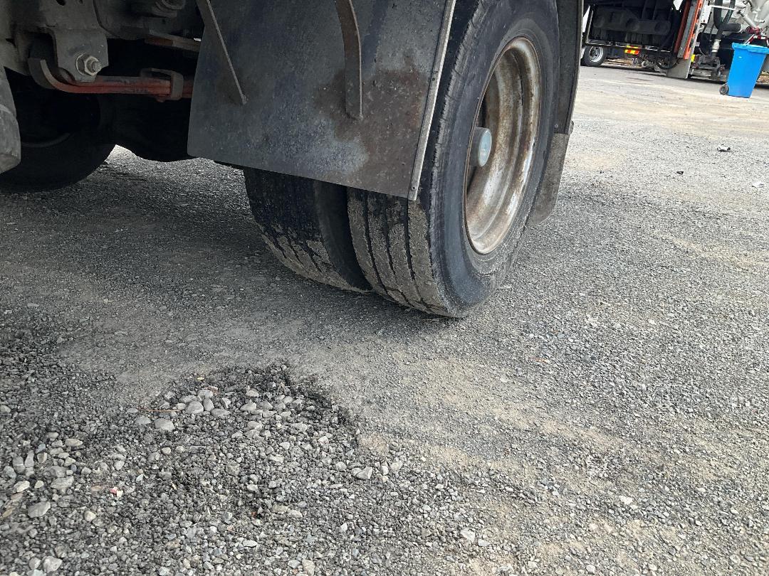 Photo '34' of Isuzu NPR 350 Box Body