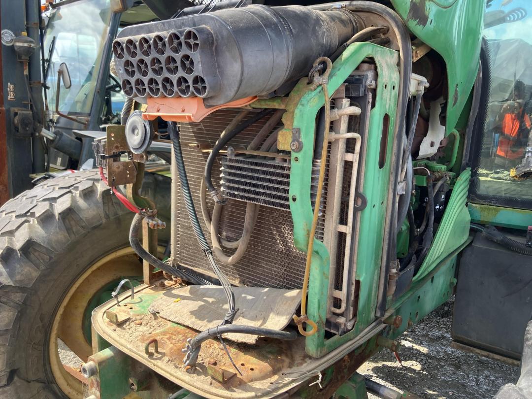 Photo '33' of John Deere 6420 Tractor