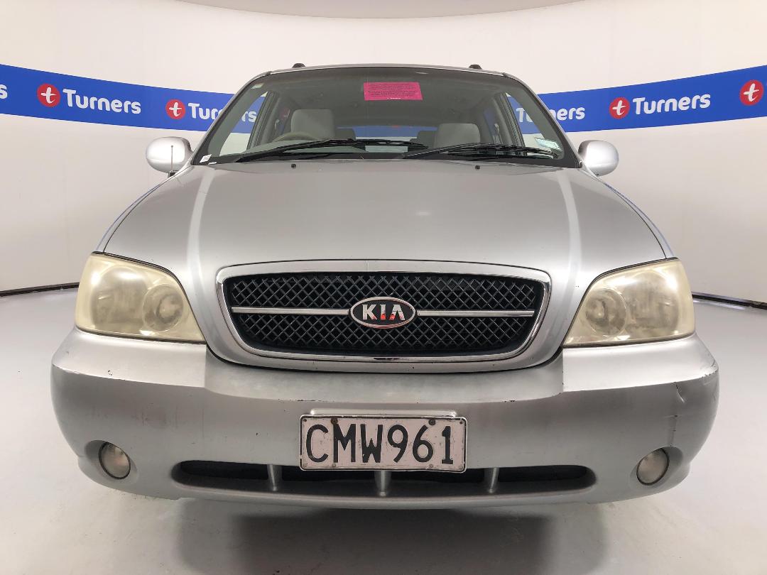 Photo '3' of KIA Carnival Photo '3' of KIA Carnival