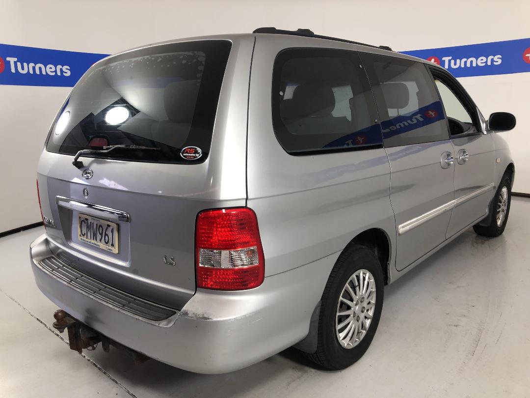 Photo '7' of KIA Carnival Photo '7' of KIA Carnival