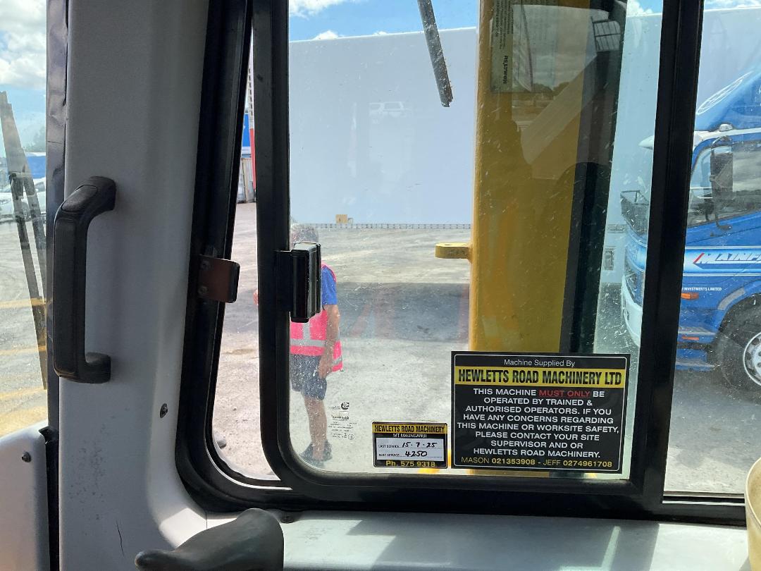 Photo '24' of Komatsu D41-6 Excavator