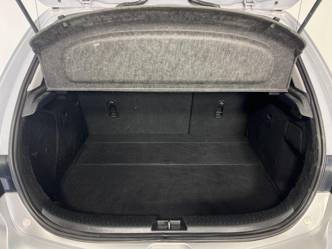 Photo '14' of Mazda Axela Photo '14' of Mazda Axela