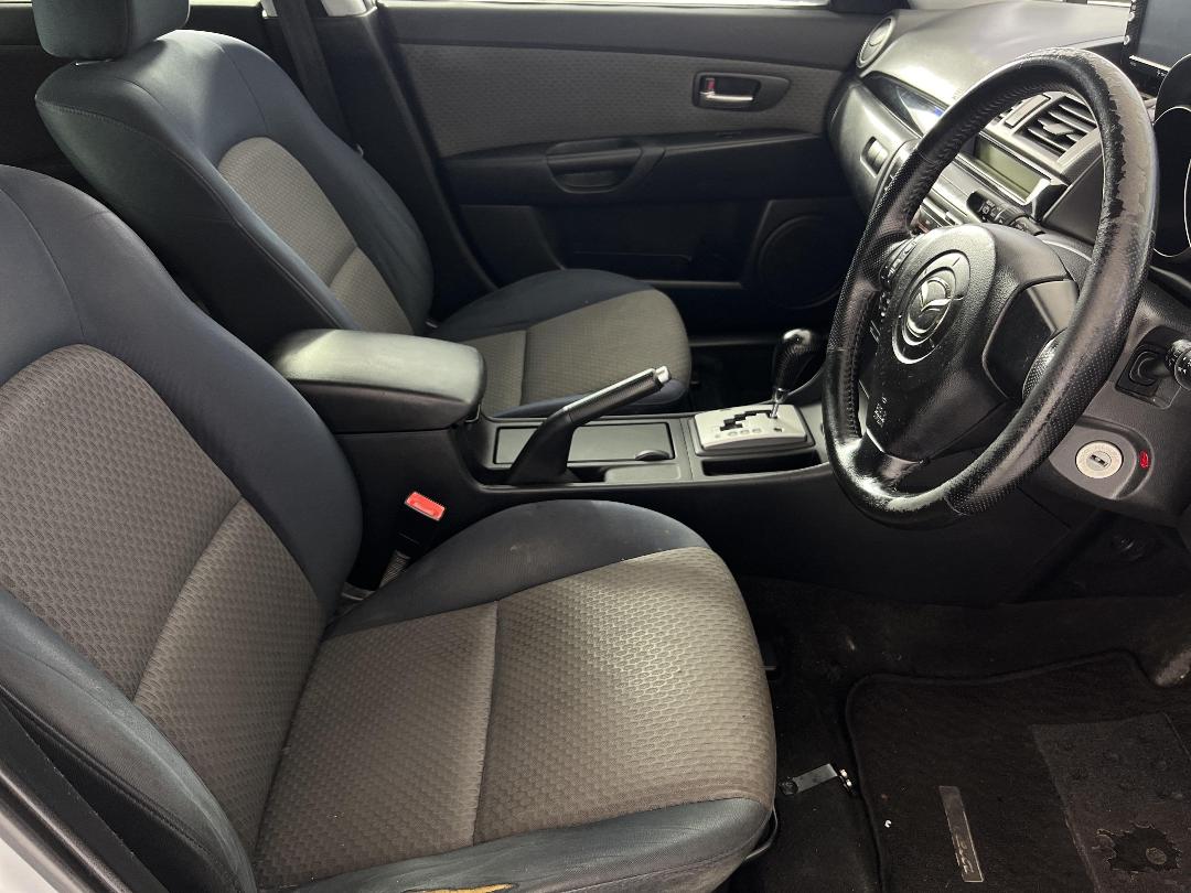 Photo '16' of Mazda Axela Photo '16' of Mazda Axela