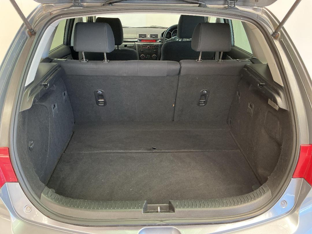 Photo '14' of Mazda Axela