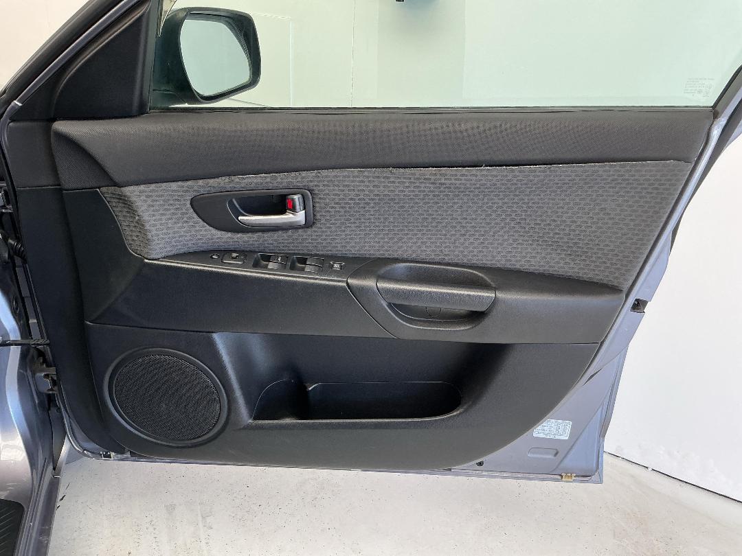 Photo '15' of Mazda Axela