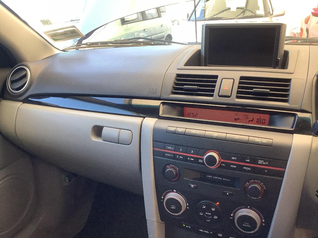 Photo '16' of Mazda Axela Photo '16' of Mazda Axela