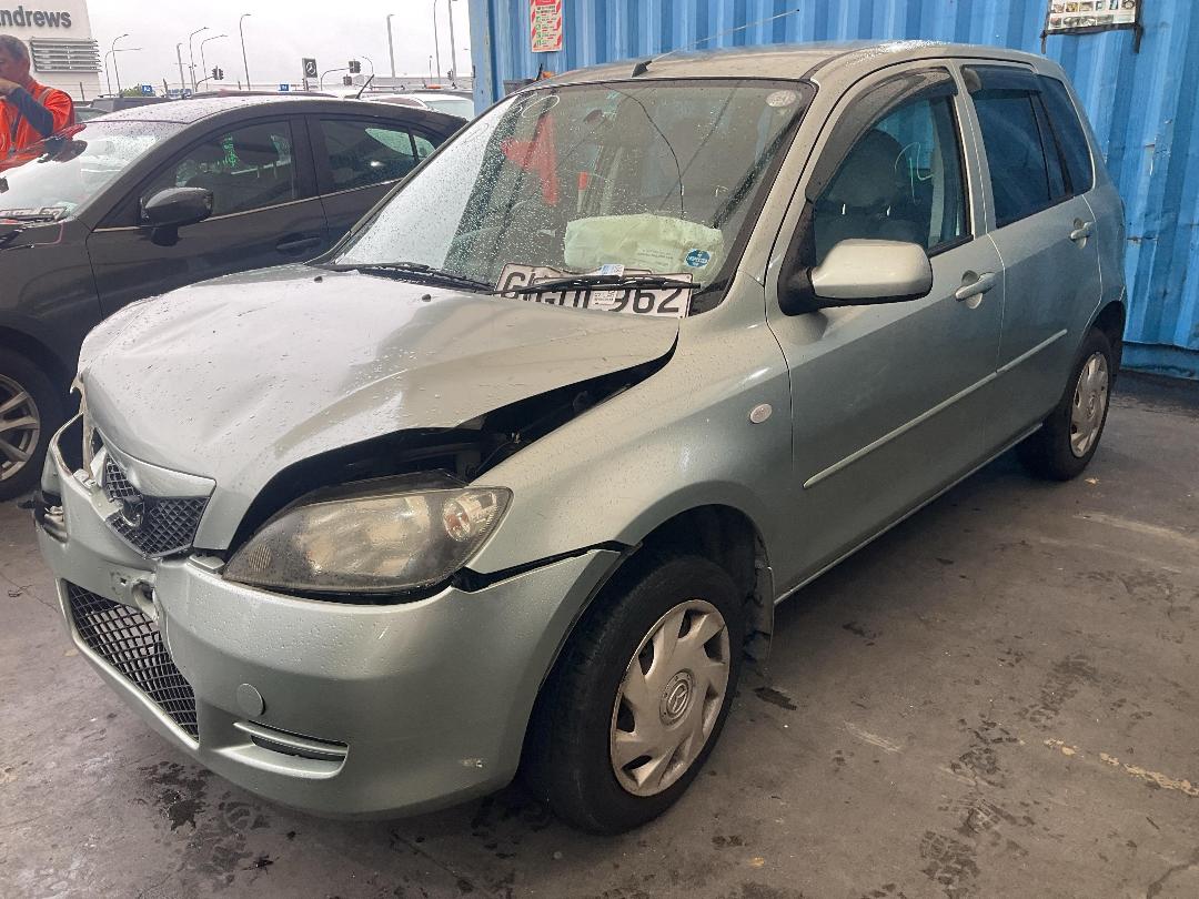 Photo '3' of Mazda Demio Photo '3' of Mazda Demio