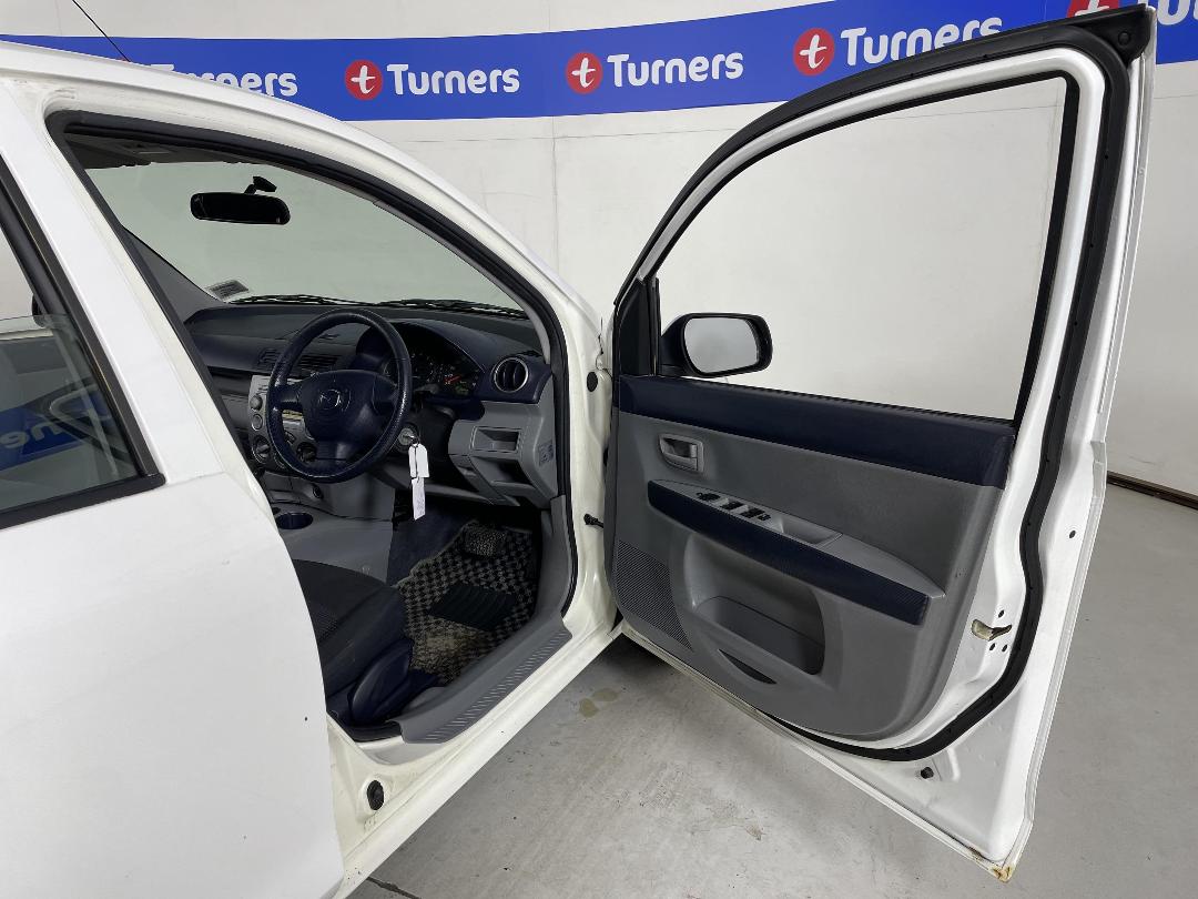 Photo '15' of Mazda Demio Photo '15' of Mazda Demio